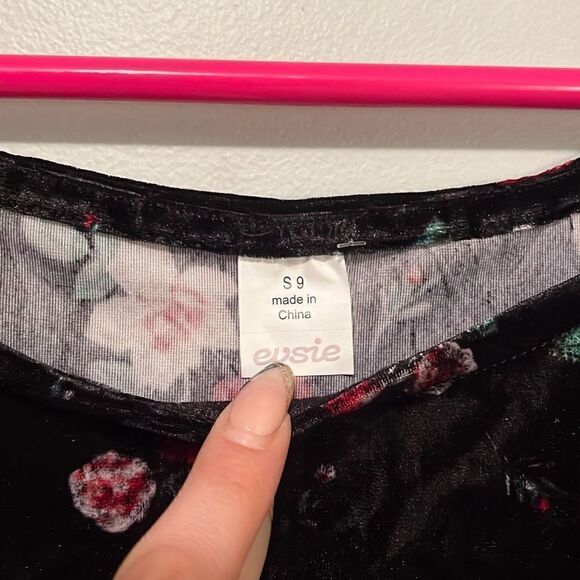 Evsie Kid's Black Floral Flutter Sleeve Waist Tie Jumpsuit Size Small 9 NWT - Picture 4 of 9